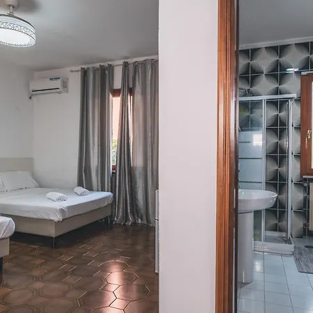 Venice בית הארחה 2*